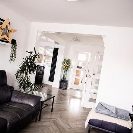 Inviting 3-Bed House In Manchester Exterior foto